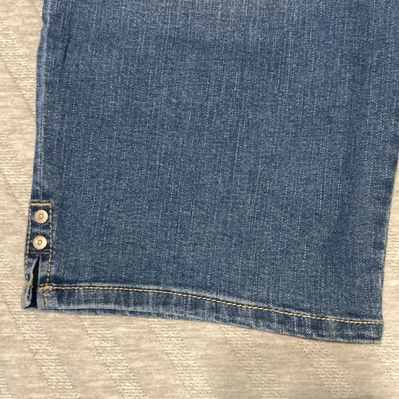 Gloria Vanderbilt Amanda capris NEW denim blue all around slimming effect 16W - Picture 4 of 10